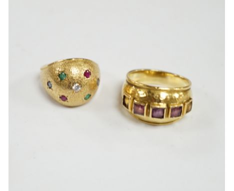 A textured yellow metal, emerald, ruby and diamond set domed ring, size K, together with a stylish yellow metal and graduated