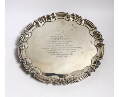 An Edwardian silver salver, with engraved inscription, William Hutton &amp; Sons Ltd, London, 1902, 25.8cm, 23.6oz.