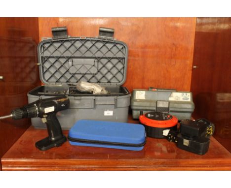 A QUANTITY OF ASSORTED TOOLS TO INCLUDE A CORDLESS DRILL, DREMEL DRILL, ETC 