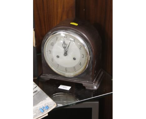 A SMITHS MANTEL CLOCK 