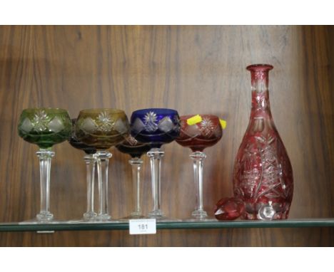 A QUANTITY OF COLOURED GLASSWARE, INCLUDING A CRANBERRY STYLE DECANTER WITH BROKEN STOPPER 