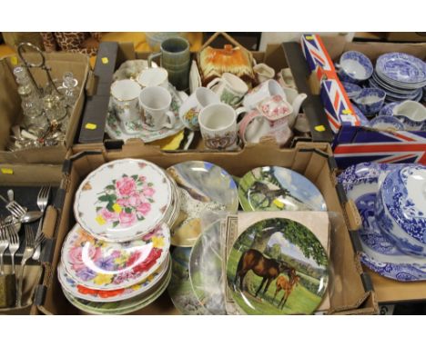TWO TRAYS OF ASSORTED CHINA AND CERAMICS TO INCLUDE SPODE COLLECTORS PLATES, COMMEMORATIVE MUGS, COTTAGE WARE, ETC 