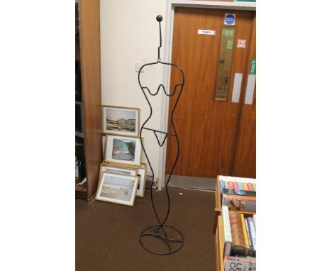 A METAL CLOTHES STAND / MANNEQUIN 