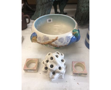 A Clarice Cliff bowl, centre piece and two napkin rings (one a.f)