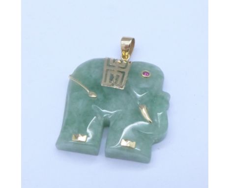 A carved yellow metal mounted jade elephant pendant