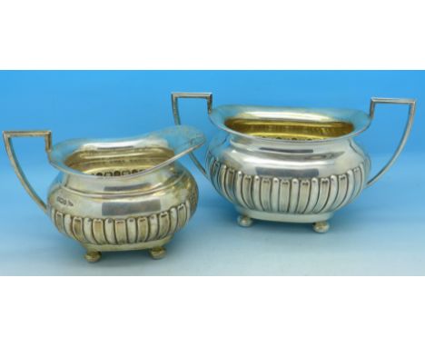 A silver cream jug and sugar bowl by Walker & Hall, 517g