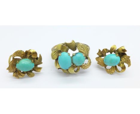 A 14ct gold and turquoise ring with a matching pair of screw back earrings, early 20th Century, total weight 9.4g, ring size 