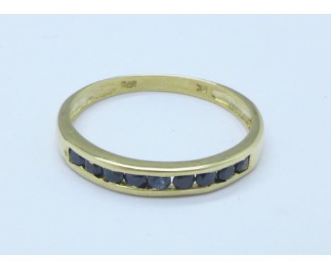 A 9ct gold and sapphire ring, 1g, O