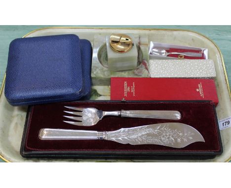 Cased silver plated cake servers, cutlery, an onyx cigarette lighter and ashtray
