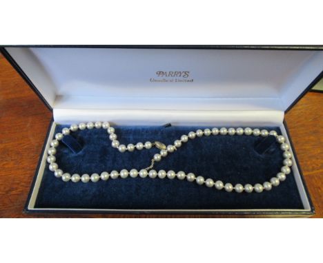 A grey cultured pearl necklace