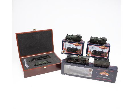 Model 31-779, 6960 Raveningham Hall locomotive and tender. With a Bachmann pre owned label (no certificate). Also with 32-003