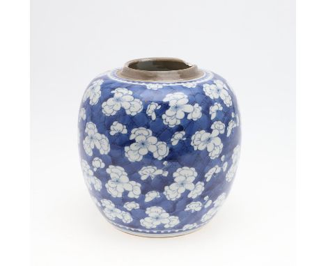 Kangxi period (1662-1722), a large ginger jar painted with prunus blossom, damages to the rim. With a more modern wooden lid 