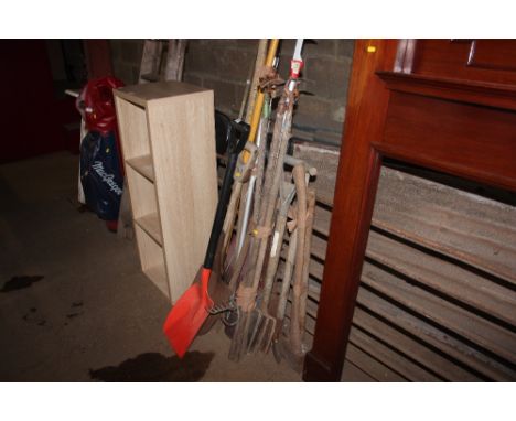 A quantity of long handled gardening tools 