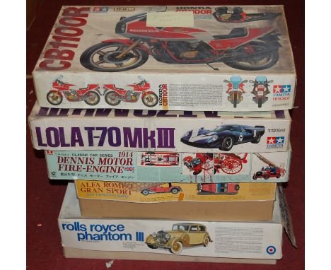 A quantity of already built plastic vehicle kits to include; Honda motorbike, Dennie fire engine, Rolls Royce Phantom III etc