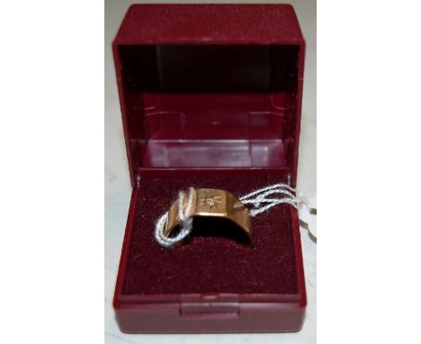 A gents 9ct gold and diamond point set signet ring, 4.7g