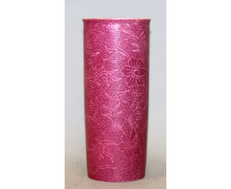 A GOOD QUALITY CHINESE PINK ENAMELLED TALL PORCELAIN BEAKER, the steep sides with formal sgraffiato decoration of leaf and sc