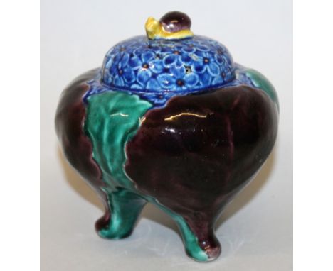 A 19TH/20TH CENTURY JAPANESE KO KUTANI PORCELAIN TRIPOD CENSER & COVER, the splayed feet rising to green and aubergine leaf-f