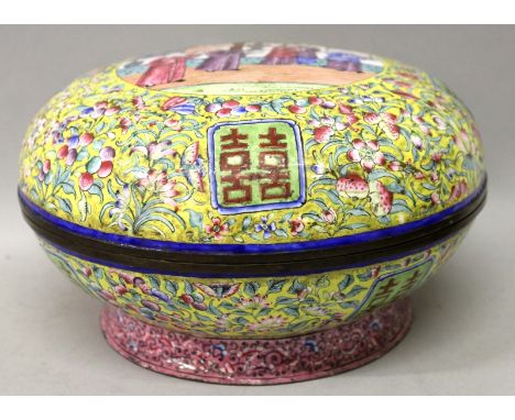 A 19TH/20TH CENTURY CHINESE CANTON ENAMEL PICNIC BOX WITH INNER TRAY & COVER, the inner tray with various floral and characte