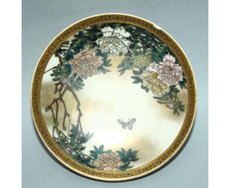 A SMALL JAPANESE MEIJI PERIOD KINKOZAN SATSUMA EARTHENWARE FOOTED DISH, the interior painted with a butterfly hovering above 