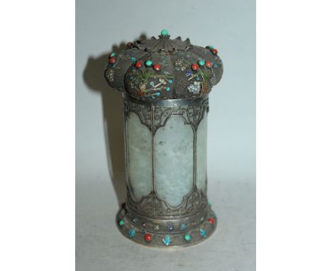 A FINE QUALITY 20TH CENTURY CHINESE ONLAID & ENAMELLED SILVER-METAL CADDY & COVER, with a jade-like interior sleeve of cylind