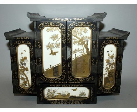 A GOOD JAPANESE MEIJI PERIOD SHIBAYAMA & IVORY LACQUERED WOOD CABINET, the hinged doors and drawer each with a gilt lacquered