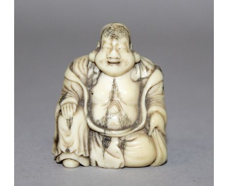 A FINE QUALITY 19TH CENTURY JAPANESE MEIJI PERIOD CARVED IVORY NETSUKE OF HOTEI, unsigned, the deity seated in flowing robes,
