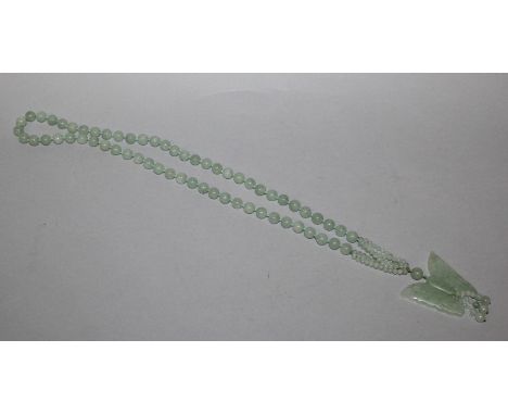 A GOOD QUALITY CHINESE JADE-LIKE APPLE-GREEN NECKLACE, each spherical bead of mottled white and apple-green tone, each bead 0