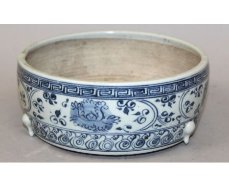 A CHINESE BLUE & WHITE PORCELAIN TRIPOD JARDINIERE, the sides with repeated panels of peony between formal borders, the base 