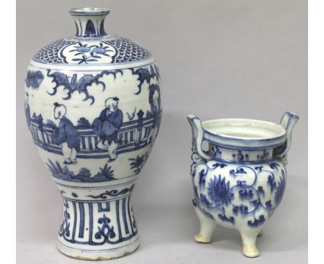 A CHINESE MING STYLE BLUE & WHITE PORCELAIN VASE, decorated between formal borders with a continuous scene of boys in a fence