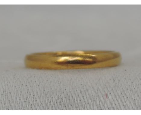 A 22ct gold wedding band, approx 3.2g &amp; size O