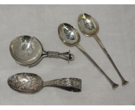 An Arts and Crafts silver caddy spoon having a planished bowl and tied stem, Birmingham 1920, two HM silver teaspoons of plai