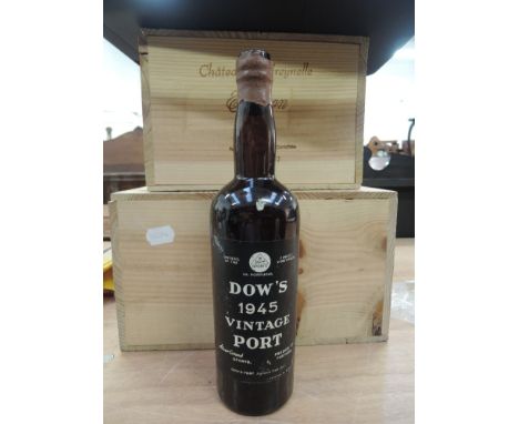 A Dow's 1945 Vintage Port, no strength or capacity, wax seal broken on topLevel just below neck 