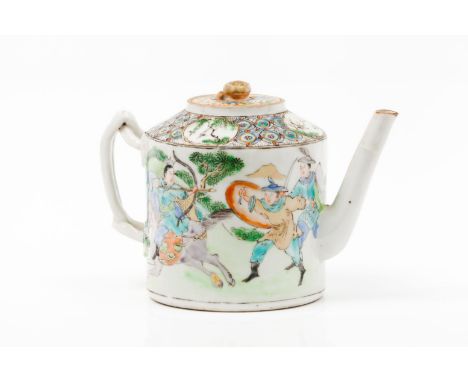 A teapot and coverExport porcelain Polychrome "Canton" decoration China, Qing dynasty, 19th century (cover not original to te