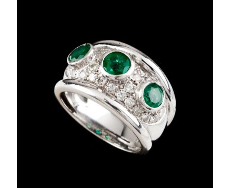 A ringGold Centre set with brilliant cut diamonds pavé and three round cut emeralds (ca. 5 mm) Deer hallmark 800/1000 (1985-2