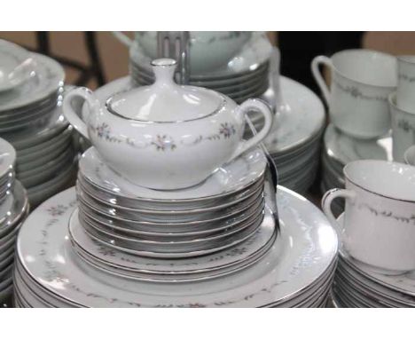 MODERN JAPANESE TEA AND DINNER SERVICE
