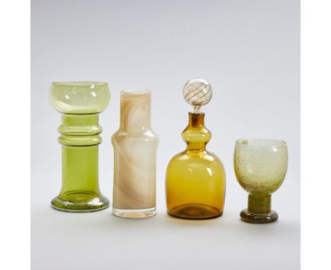2 Vasen, 1 Flakon, 1 Kelchglas1 Vase - Tamara Aladin für Riihimäki Lasi Oy: Farbloses Glas mit grünem Glas unterfangen. Unbez