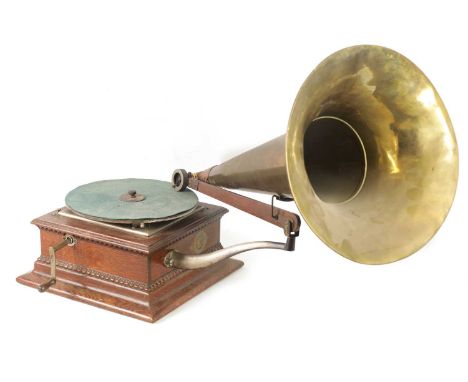 AN EARLY 20TH CENTURY GRAMOPHONE BY THE GRAMOPHONE &amp; TYPEWRITER COMPANY having an oak base with gold label and retailers 