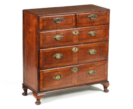 AN EARLY 18TH CENTURY QUEEN ANNE FIGURED WALNUT BACHELORS CHEST the cross-banded and herring-banded panelled top with caddy m