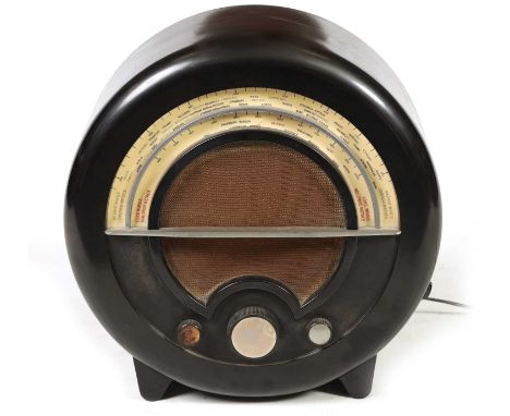 A 1930’S EKOC TYPR A.C. 76 SUPERHET RADIO having a black bakelite case and cream dial surrounding a circular speaker40.5cm hi