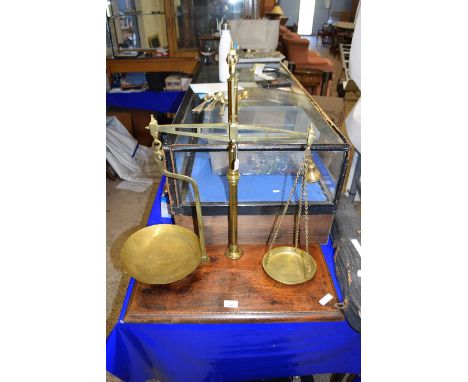 VICTORIAN BRASS BEAM SCALES SET ON A HARDWOOD BASE