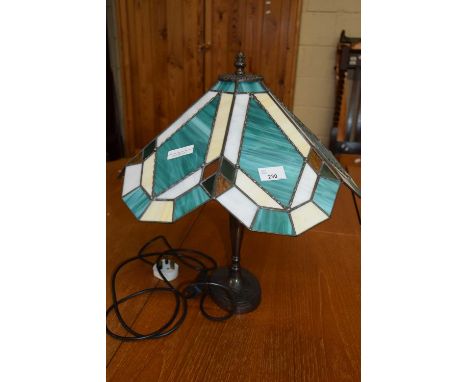 TIFFANY STYLE TABLE LAMP