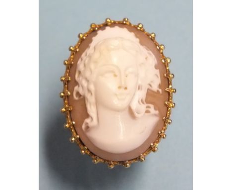 A large 9ct gold ring set a shell cameo of a young woman, size K, 9.4g. 