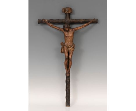 Andalusian school, ca. 1700.Carved and polychrome wood.Measurements: 74,5 x 46 cm.Crucifixions and crucifixes have appeared i