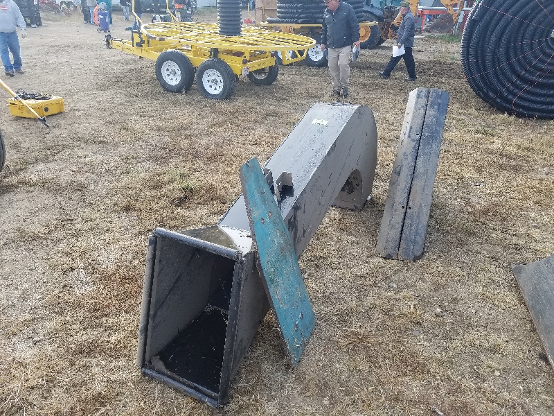 10" Tile Plow Boot (New) W/10" PLOW BLADE