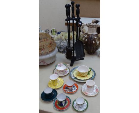 Companion set, various cups and saucers 