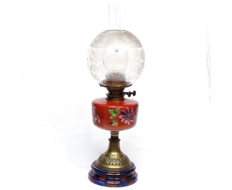 Antique oil lamp with painted glass font and etched globe shade, height 59cm overall 