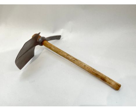 A WWI 1915 dated British Army entrenching tool