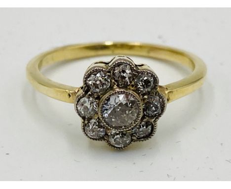 Gold and diamond 'daisy' ring. Size K 1/2, 2.4g. Estimate: £200-250