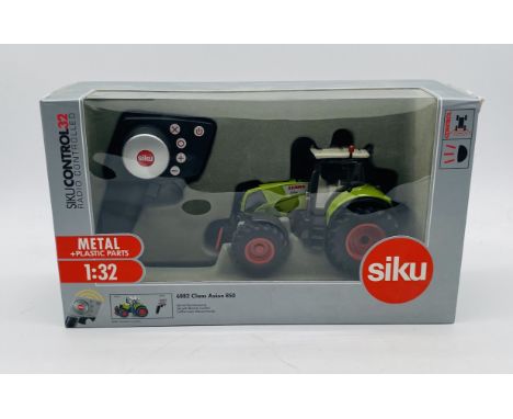 A boxed Siku Control 32 "Claas Axion 850" radio controlled die-cast tractor (6882) - 1:32 Scale