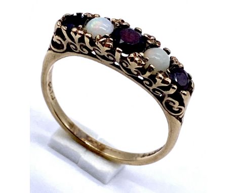 A Victorian style 9ct gold opal and garnet 5 stone ring, size O 1/2